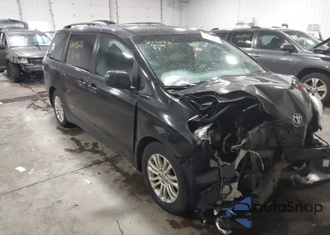 2014 Toyota Sienna Xle V6 8 Passenger z USA, uszkodzony, nr VIN 5TDYK3DC7ES484997